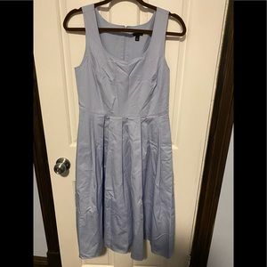 Midi-length sleeveless blue poplin dress